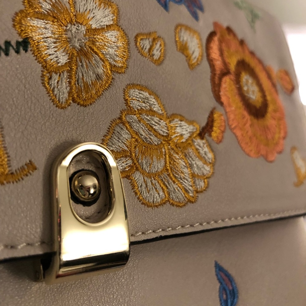 Embroidered bag - Picture 3 of 7